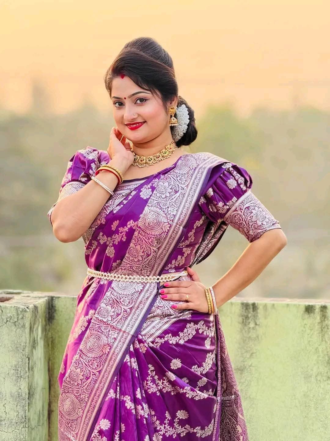 Soft Silk Banarasi Katan Saree with Zari Thread Work, 6 Colours