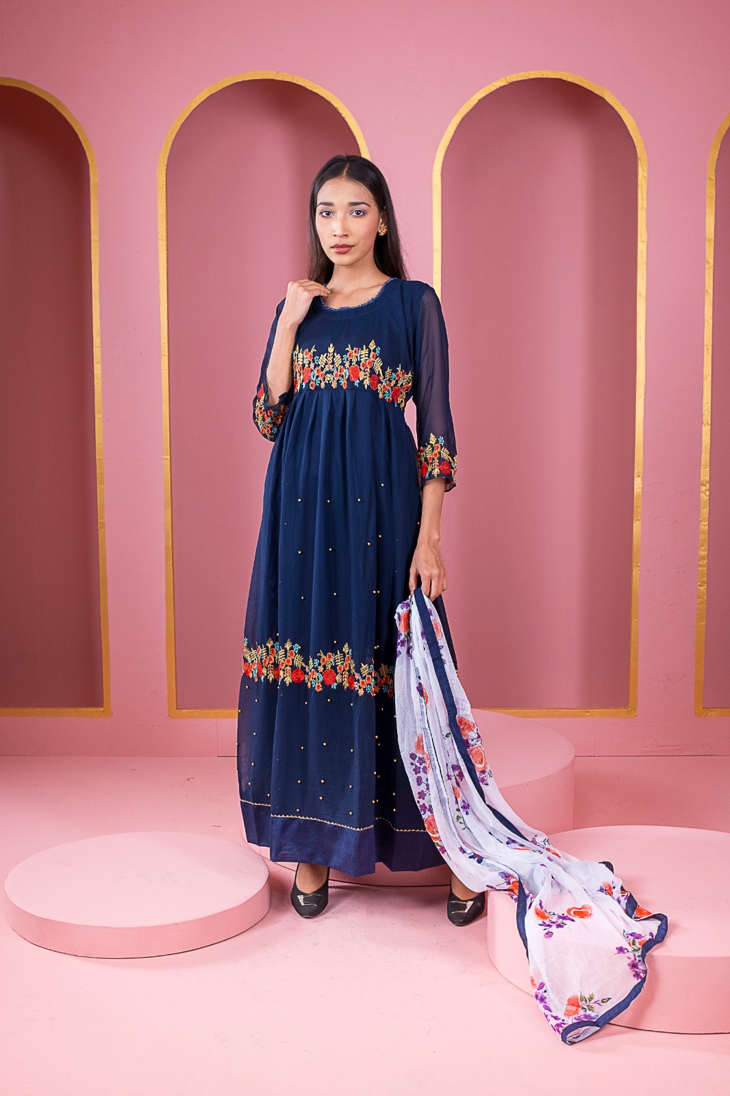 Women's Readymade Georgette Party Gown with Embroidered Orna, 46 Inch