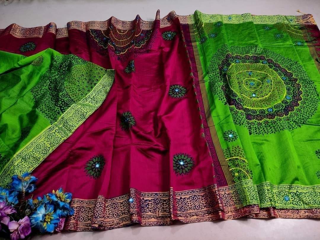 মহিলাদের ধুপিয়ান সিল্ক শাড়ি, ব্লক প্রিন্ট ও এমব্রয়ডারি