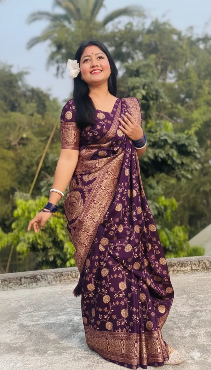 মডার্ন স্কিন প্রিন্ট সিল্ক শাড়ি ও ম্যাচিং ব্লাউজ পিস