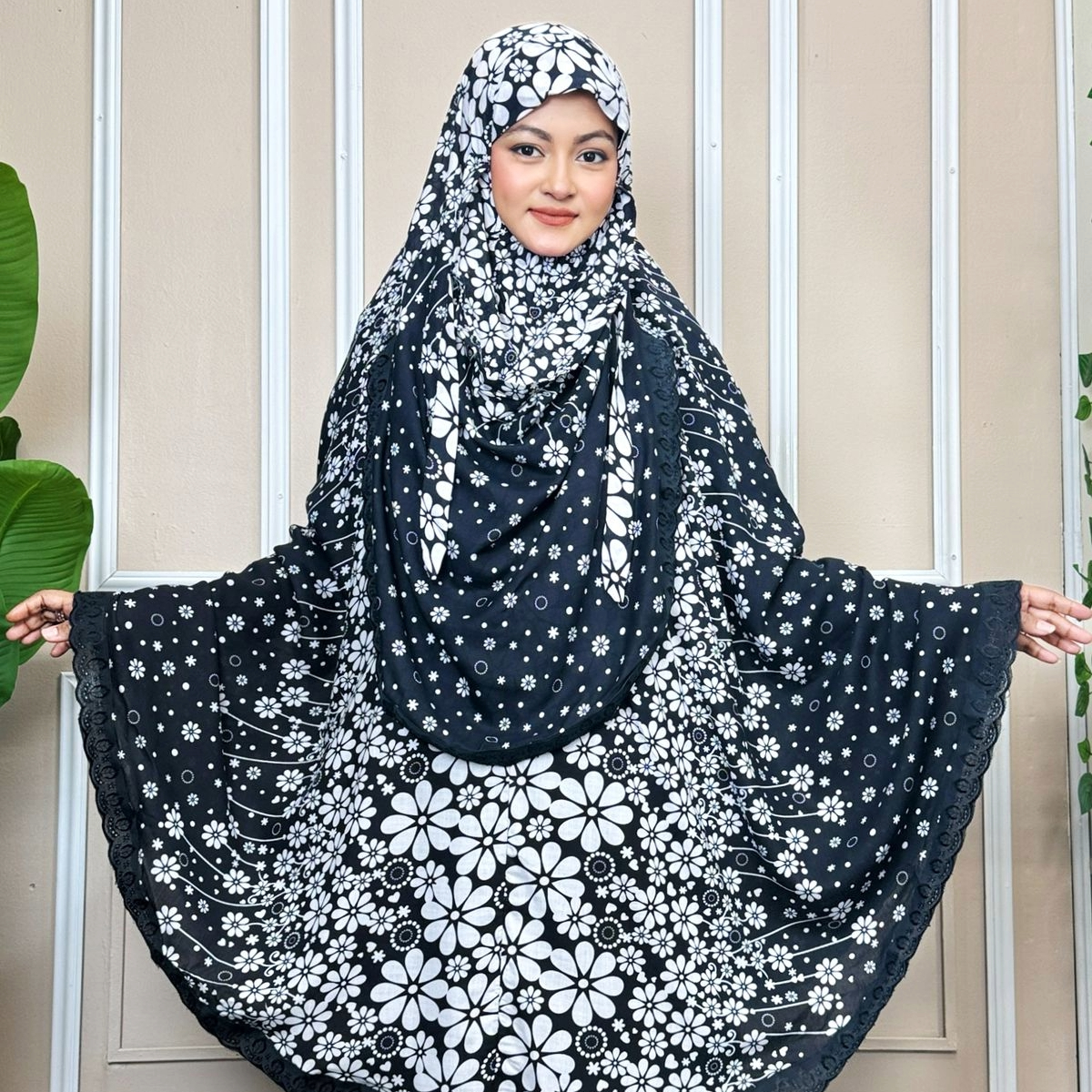 নিকাব সহ রেডি হিজাব - কালো ফ্লোরাল প্রিন্ট