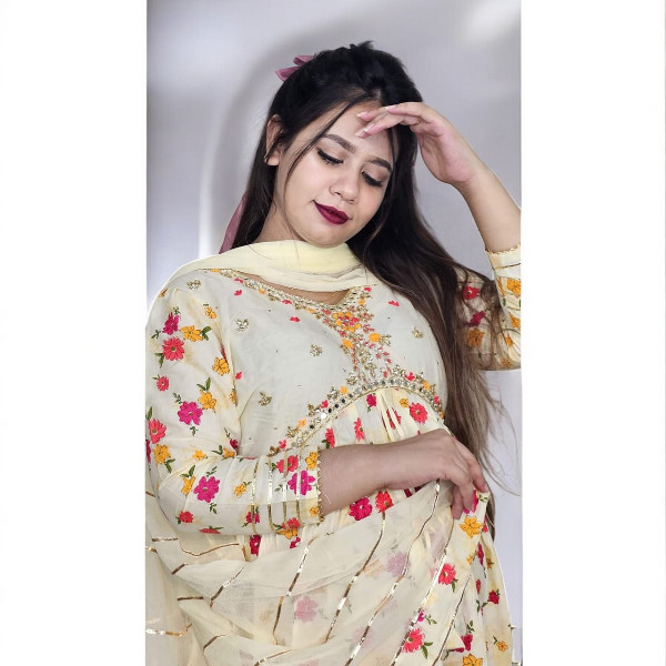আলিয়া কাট থ্রি-পিস