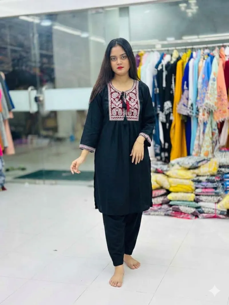 মহিলাদের এমব্রয়ডারি সিল্ক টু পিস, ফ্রি সাইজ 32 থেকে 42