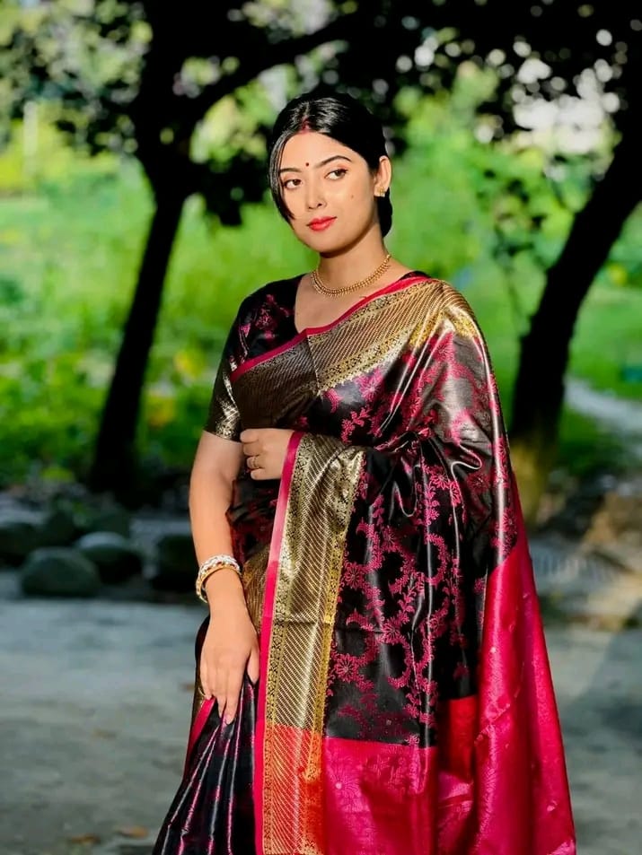 জরির কাজের বেনারসি কাতান সিল্ক শাড়ি, ম্যাচিং ব্লাউজ পিসসহ