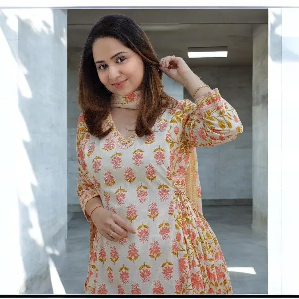 কারচুপি থ্রি পিস, গলায় এমব্রয়ডারি করা