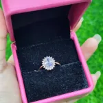 ক্লাসিক ক্রিস্টাল ক্রাউন আংটি – গোল্ডেন ফিনিশ