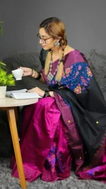 মহিলাদের হ্যান্ড প্রিন্ট হাফ সিল্ক শাড়ি, 12 হাত লম্বা