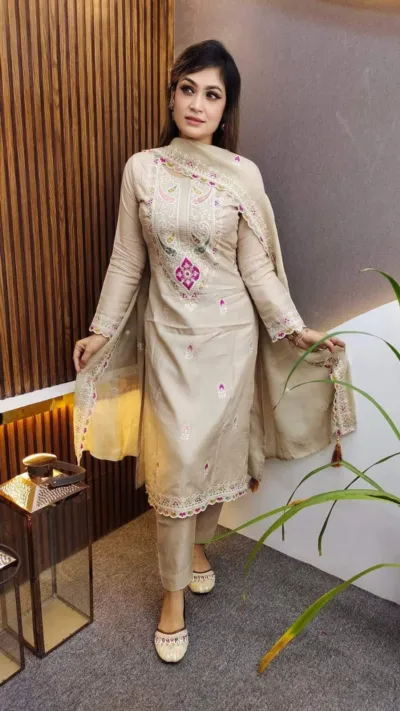 AC কটন এমব্রয়ডারি থ্রি পিস, শিফন ওড়না, 40 থেকে 44 সাইজ