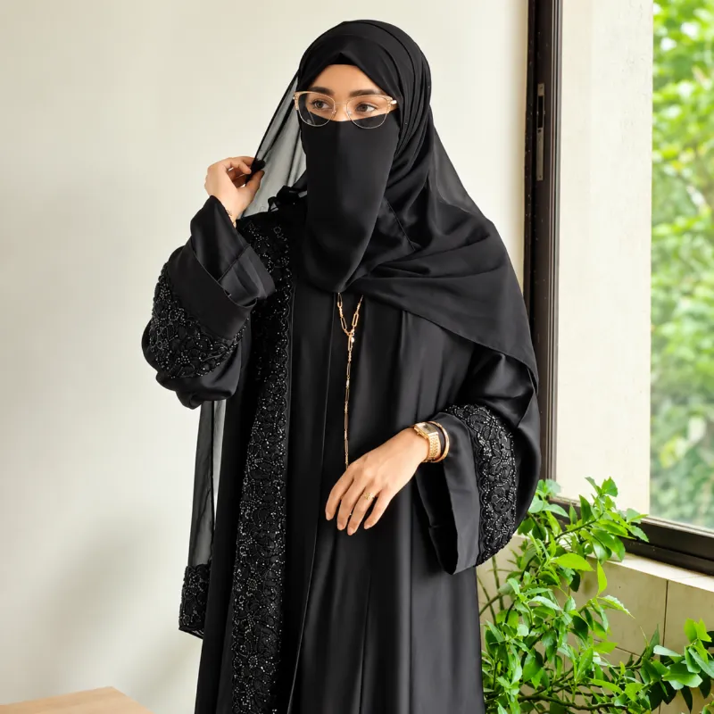 এলিগ্যান্ট কারচুপি ডিটেইল বোরকা