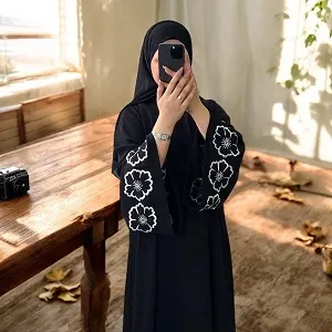 Sumi এমব্রয়ডারি বোরকা হিজাবসহ