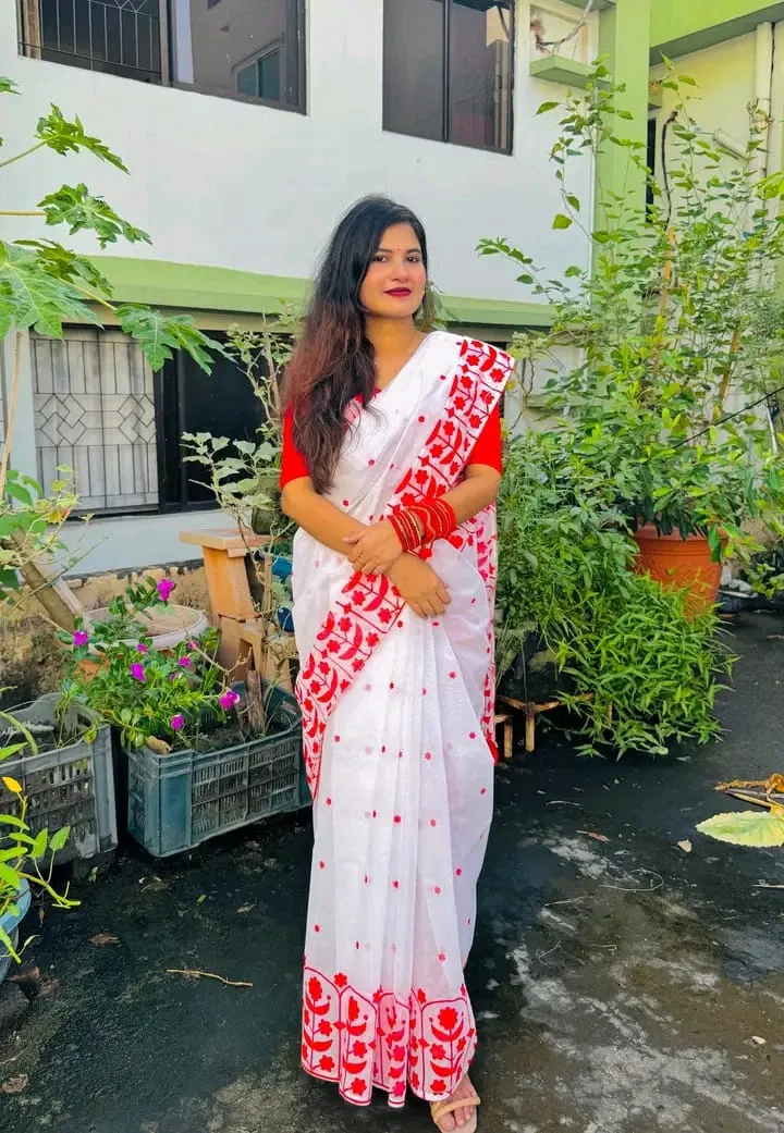 মেয়েদের হাফ সিল্ক ব্লক প্রিন্ট শাড়ি, 12 হাত, 4 রং