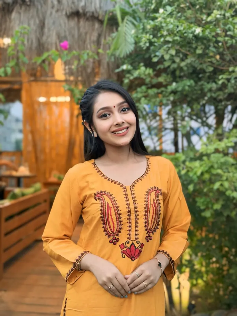 মেয়েদের কলকা এমব্রয়ডারি VIP কটন কো-অর্ড সেট, 6টি রং