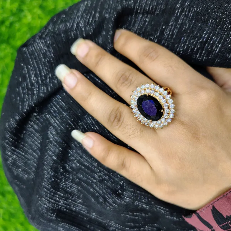 এমারেল্ড রয়্যাল ক্রাউন রিং