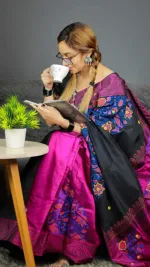মহিলাদের হ্যান্ড প্রিন্ট হাফ সিল্ক শাড়ি, 12 হাত লম্বা