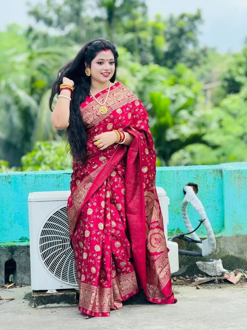 Screen Print Silk Saree with Matching Blouse Piece