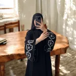 Sumi এমব্রয়ডারি বোরকা হিজাবসহ