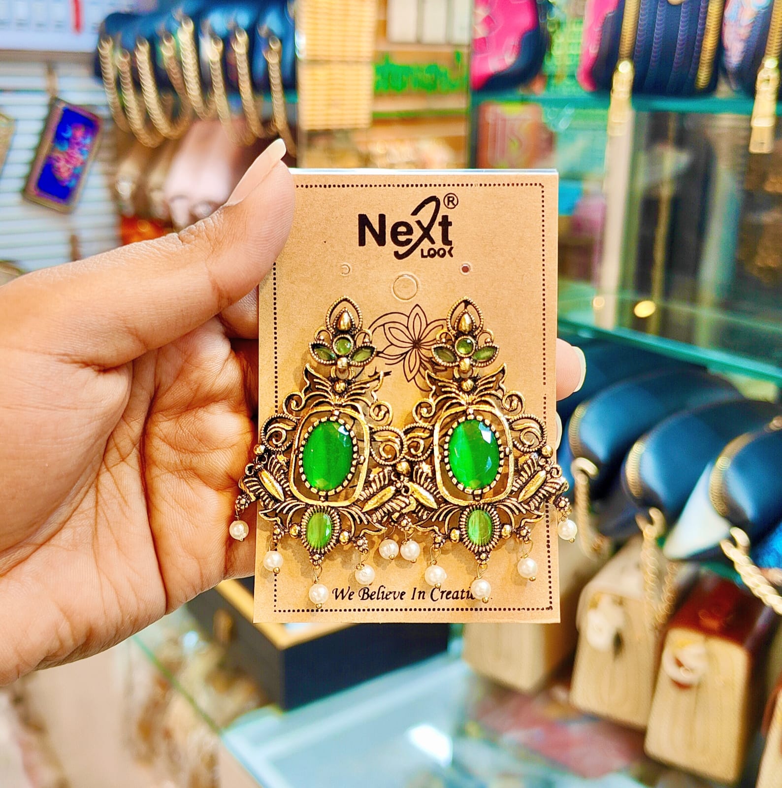 অ্যান্টিক গোল্ড এমারেল্ড গ্রিন স্টোন ও পার্ল ড্রপ কানের দুল