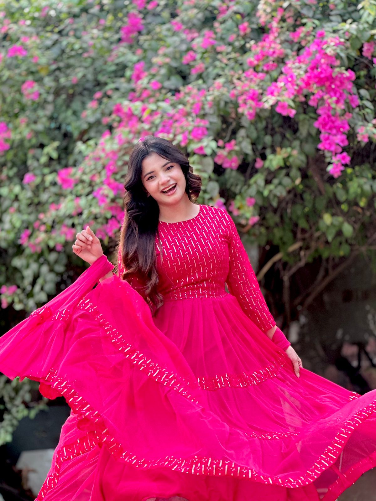 মেয়েদের নেট জর্জেট গাউন টু পিস ওড়না সহ, 52 ইঞ্চি লম্বা