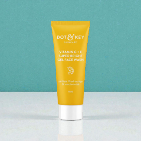 Dot & Key Vitamin C + E Super Bright Gel Face Wash 15ml (India)