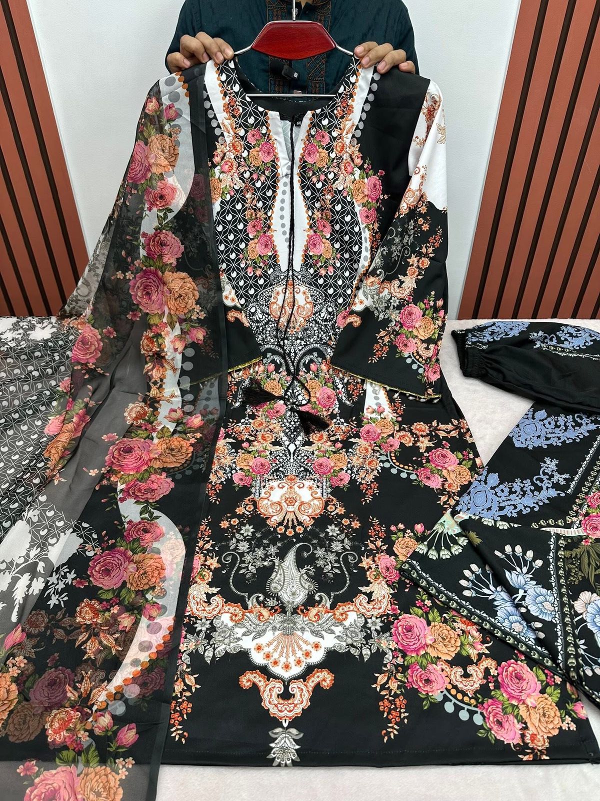 মেয়েদের ডিজিটাল প্রিন্ট থ্রি পিস সেট, M, L ও XL, 3 রং