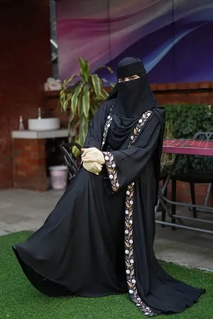 দুবাই চেরি বোরকা