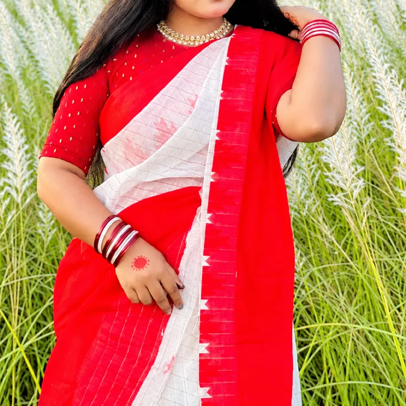 দুর্গাপূজার ট্র্যাডিশনাল লাল-সাদা কটন হ্যান্ডলুম শাড়ি
