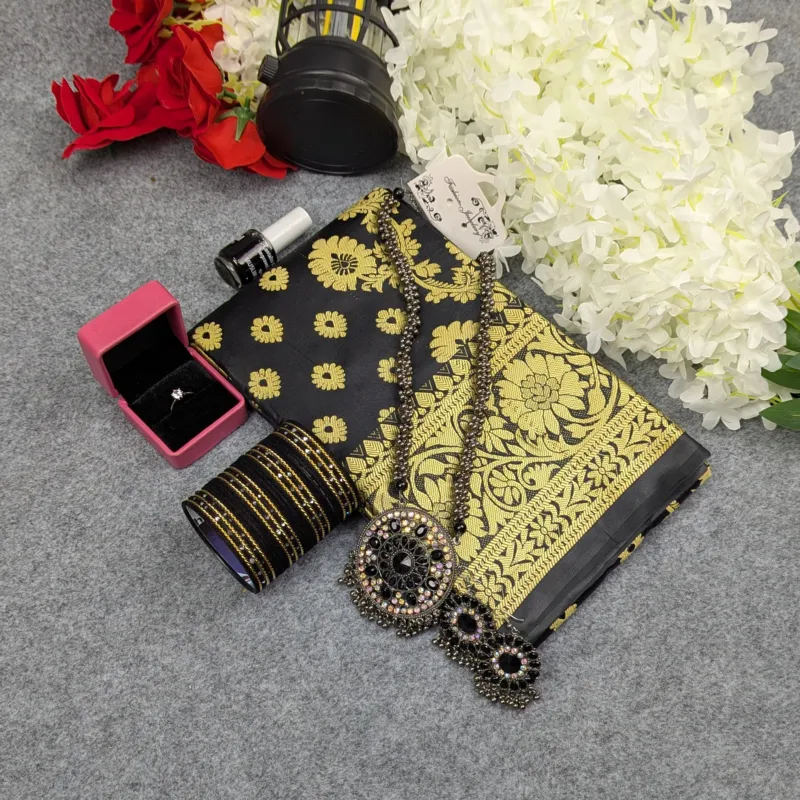 সিল্ক কাতান শাড়ি কম্বো সেট - কালো