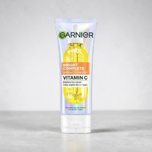 Garnier Bright Complete Vitamin C Serum Cleanser 100ml (Indonesia)