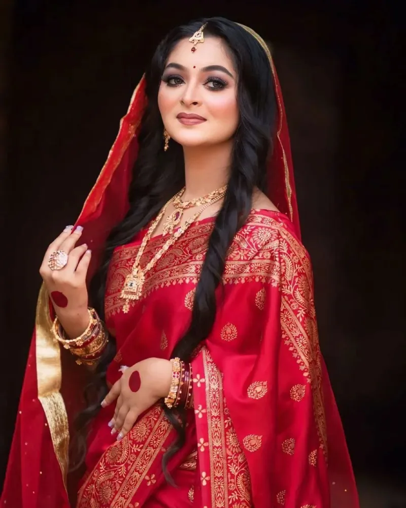 সিল্ক স্কিন প্রিন্ট শাড়ি, ম্যাচিং ব্লাউজ পিস, 6 রং
