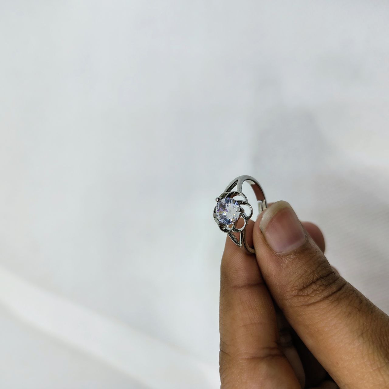 ক্রিস্টাল ব্লুম সিলভার রিং