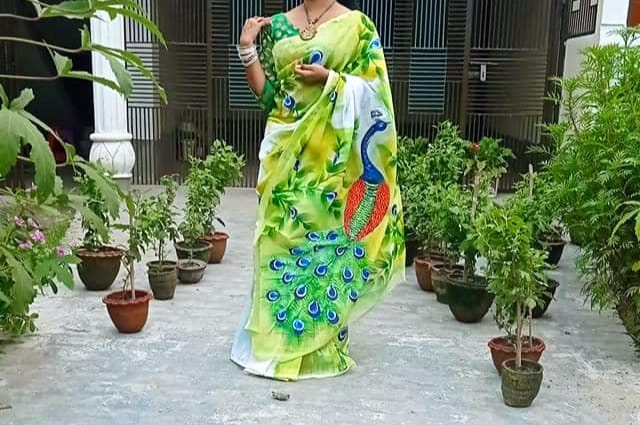 হাফ সিল্কের হ্যান্ড প্রিন্ট শাড়ি, এক রংয়ে