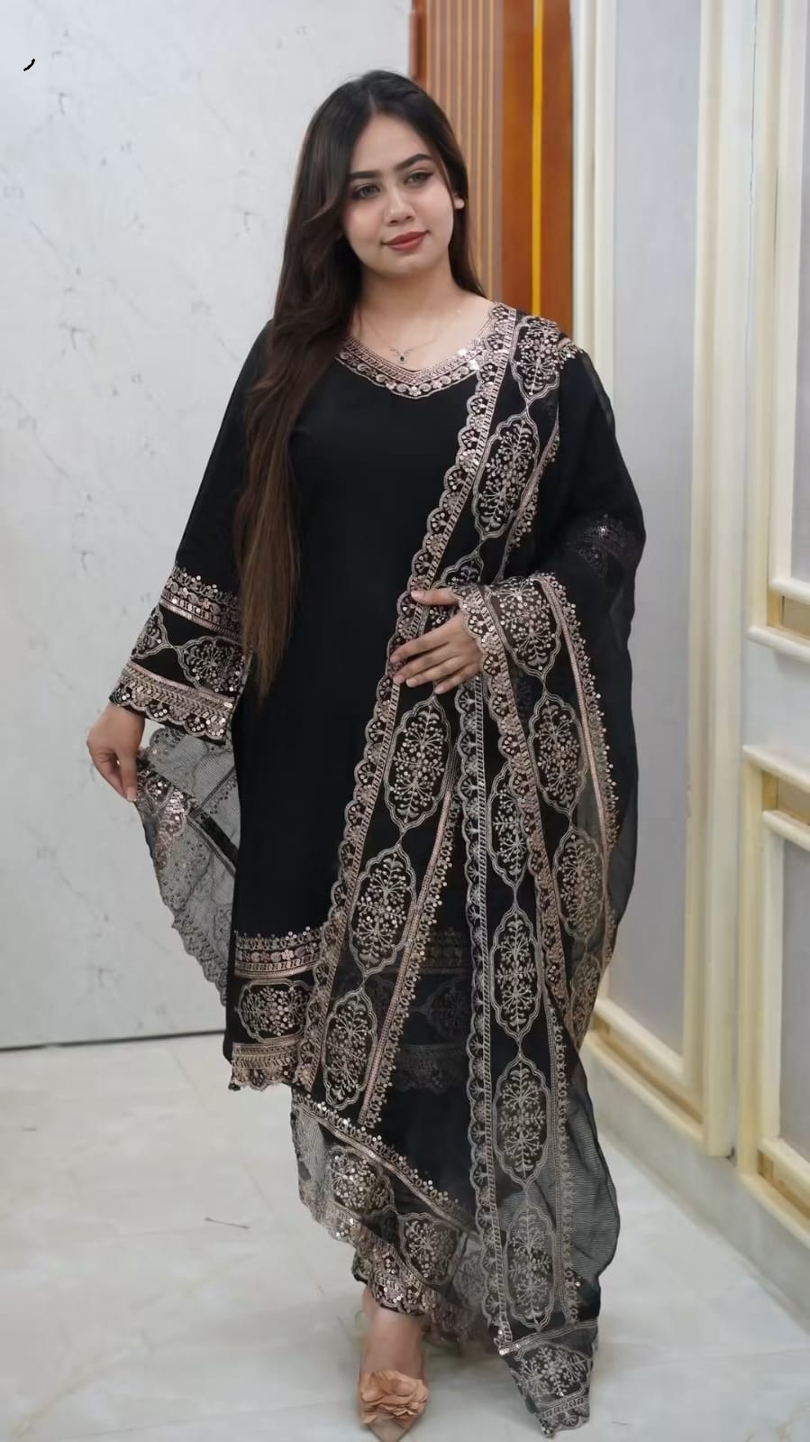 মেয়েদের রেয়ন কটন থ্রি-পিস, ফুল বডি সিকুইন এমব্রয়ডারি