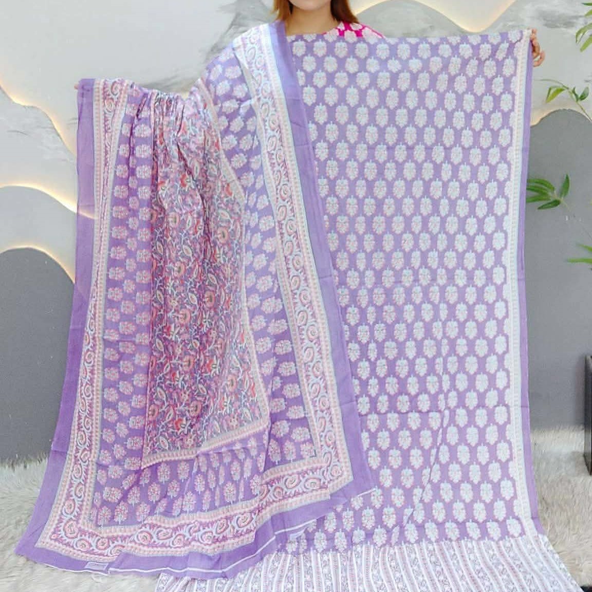 Soft Purple Premium Unstitched 3-Piece Collection – A unique look with a touch of elegance!