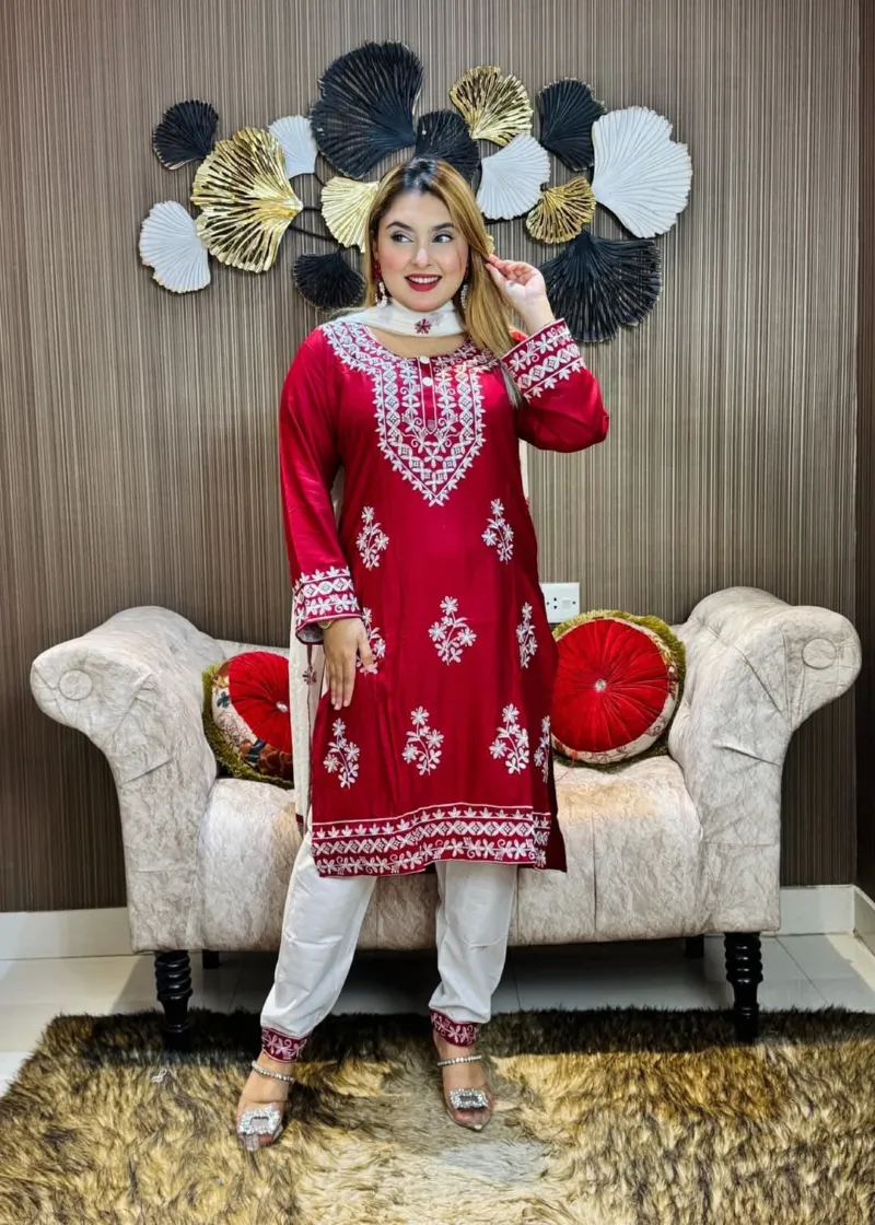 চিকনকারি নেকলেস এমব্রয়ডারি কটন থ্রি পিস, রেয়ন সিল্ক ওড়না